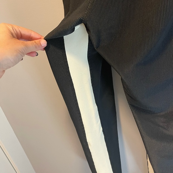 Beach Riot Ribbed Workout Leggings! Size M! - Picture 5 of 6